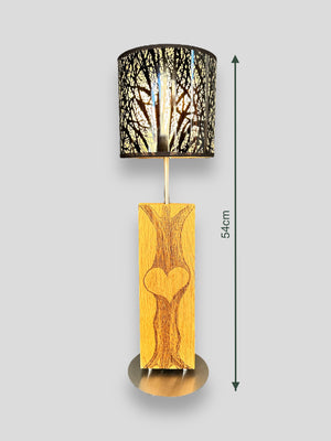 Tischlampe Eichenholz Gravur Lampenschirm baumpotik