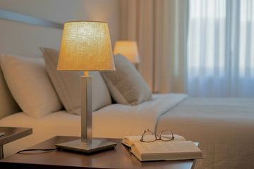 Modellreihe, Tisch- Stehleuchte 