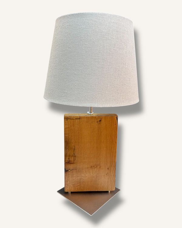 Tischlampe aus Altholz Eiche, Lampenschirm grau, rund, konisch