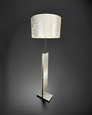 Stehlampe aus Edelstahl mit Lampenschirm in Silber Optik