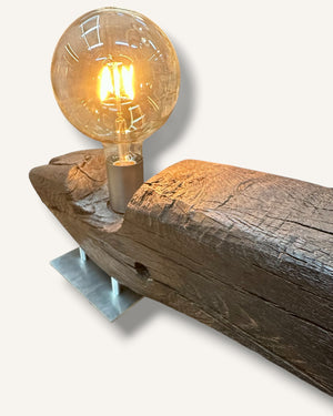 Unikat Tischlampe aus alten Eichenbalken mit dekorativer Glühbirne