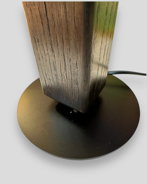 Unikat Tischlampe aus alter Eiche mit dunkler edler Optik