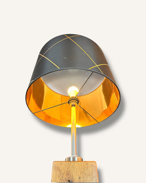 Stehlampe aus Altholz Eiche mit rundem Lampenschirm schwarz/gold