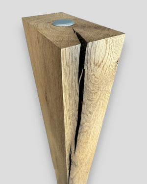 Elegante Tischleuchte aus Holz und Edelstahl mit indirektem Licht