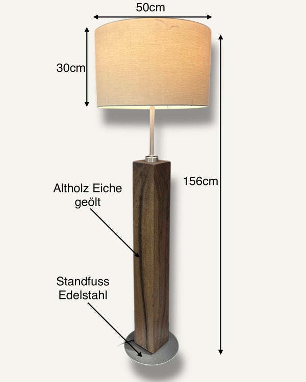 Stehlampe aus Altholz Eiche mit rundem Lampenschirm