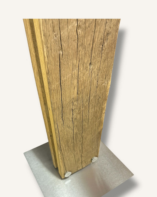 Stehlampe aus Altholz Eiche, Lampenschirm mit original Schweizer Edelweiss-Stoff