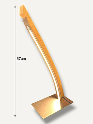 Handgefertigte Tischleuchte aus Fassdaube eines alten Eichenweinfasses mit LED-Beleuchtung, Designlampe aus Altholz.