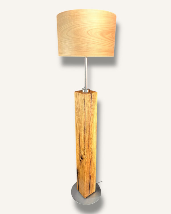 Stehlampe aus Altholz Eiche, Lampenschirm Echtholz Furnier Birke