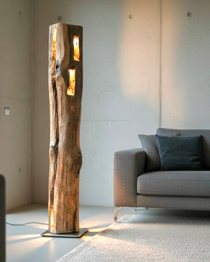 Stehleuchte aus Altholz Eichenbalken mit indirekter LED Beleuchtung – handmade Designlampe aus der Schweiz