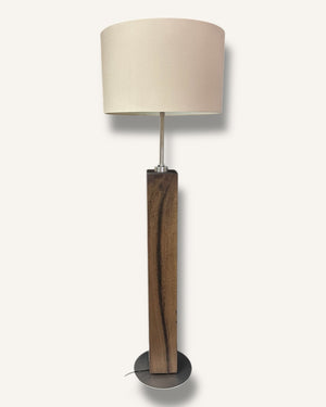 Stehlampe aus Altholz Eiche mit rundem Lampenschirm