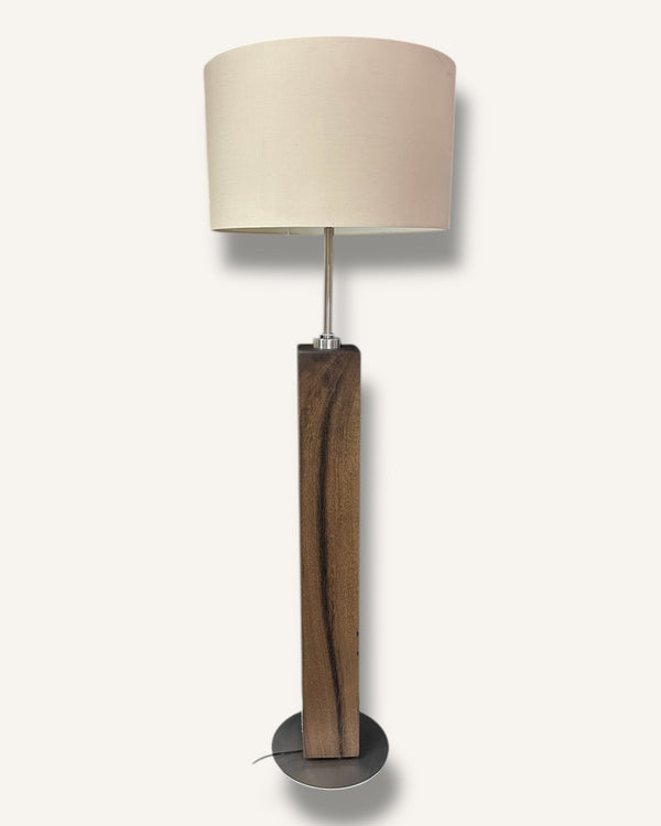 Stehlampe aus Altholz Eiche mit rundem Lampenschirm