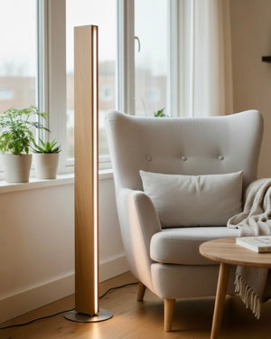 Elegante Bodenleuchte aus Altholz Eiche mit dimmbarem LED-Licht
