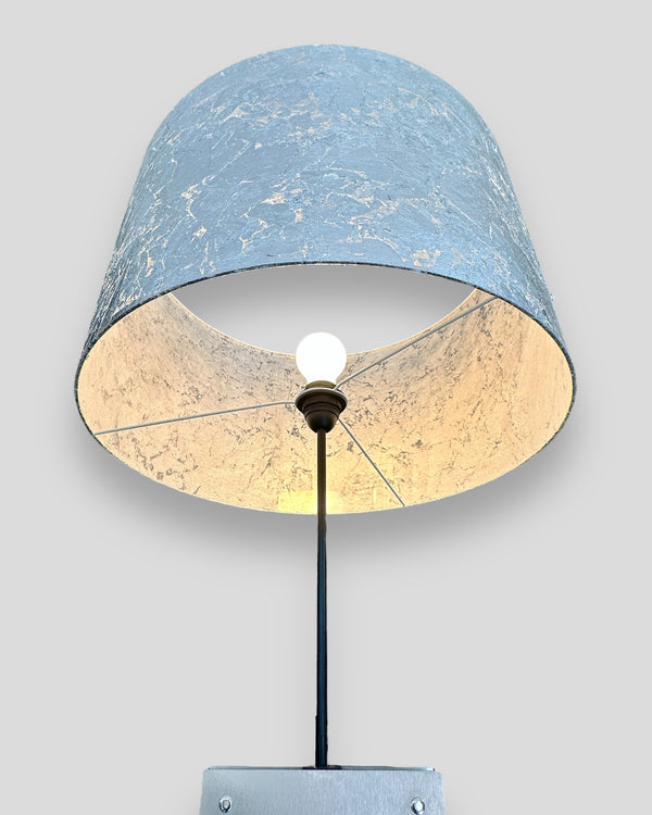 Stehlampe aus Edelstahl mit Lampenschirm in Silber Optik