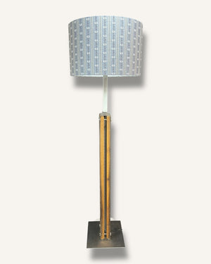 Rustikale Design Stehlampe aus Holz und Edelstahl im Chalet Stil