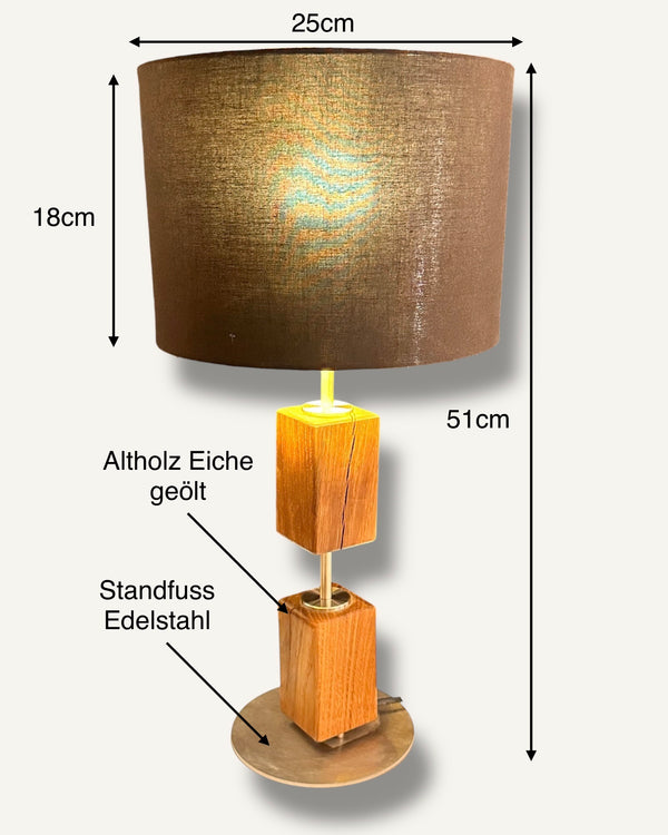 Tischleuchte mit Altholz Eiche und Edelstahl, schwarzem Lampenschirm rund