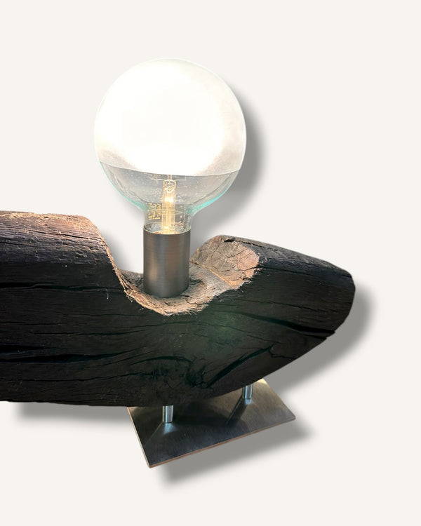 leuchte unikat eichenholz glühbirne ambiente