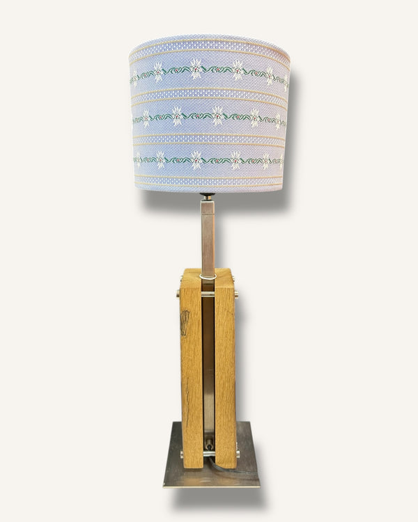 Tischlampe aus Altholz Eiche, Lampenschirm mit original Schweizer Edelweiss-Stoff