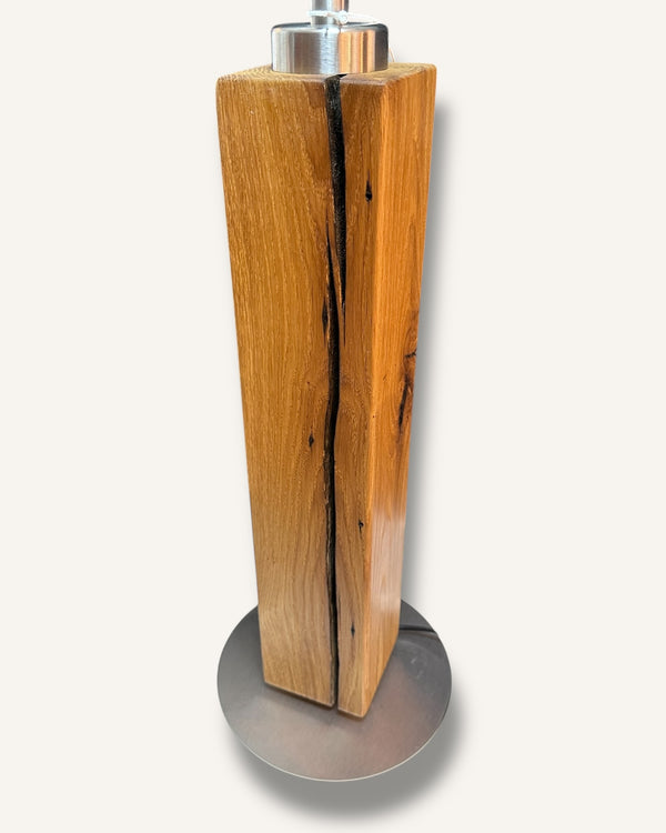 Tischlampe aus Altholz Eiche, Lampenschirm schwarz mit Baummotiv