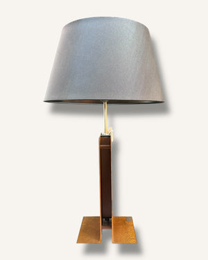 Tischlampe aus Cortenstahl als stilvolle Wohnraumbeleuchtung