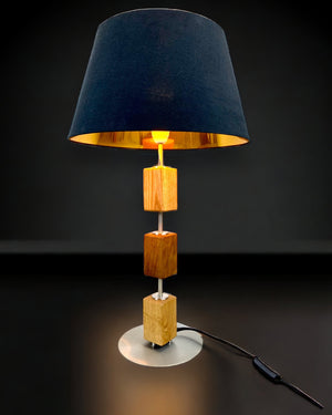Rustikale Tischlampe aus Holz und Edelstahl für Wohnzimmer und Schlafzimmer