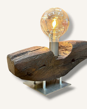 Unikat Tischlampe aus alten Eichenbalken mit dekorativer Glühbirne