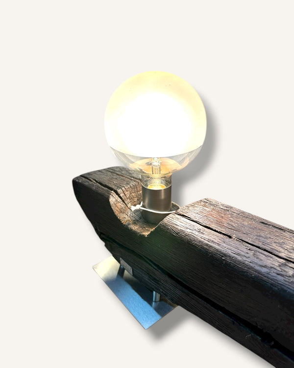 leuchte unikat eichenholz glühbirne ambiente