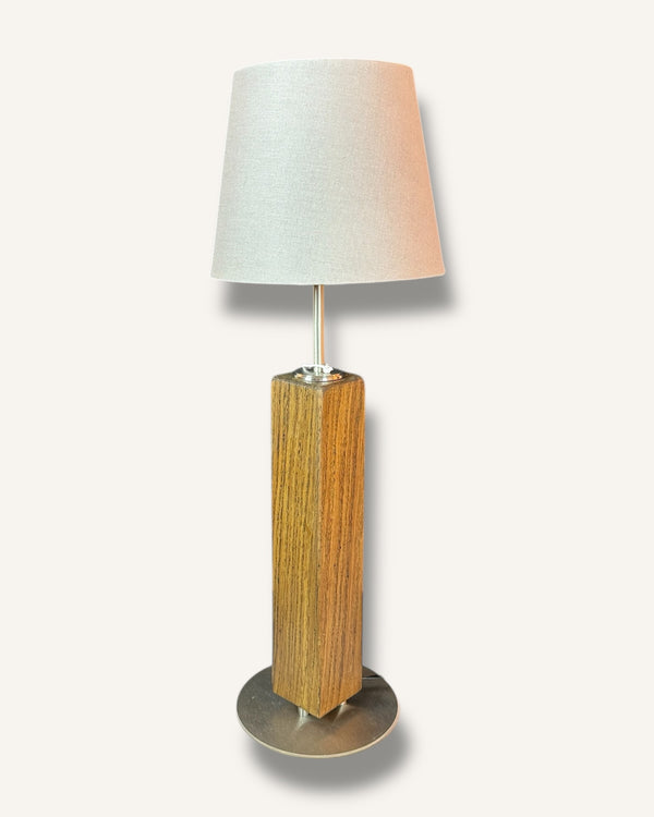 Tischlampe aus Altholz Eiche, Lampenschirm grau, rund, konisch