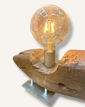 Unikat Tischlampe aus alten Eichenbalken mit dekorativer Glühbirne