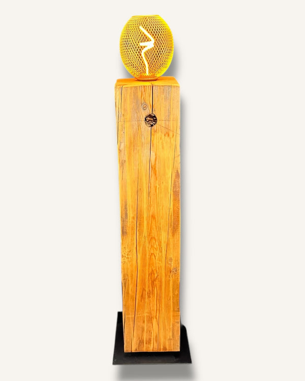 Dekorative Unikat- Tischleuchte, Altholzbalken mit Ambiente-Glühbirne