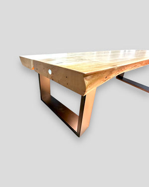 Handgefertigte Holzbank mit LED-Ambientelicht und modernem Design