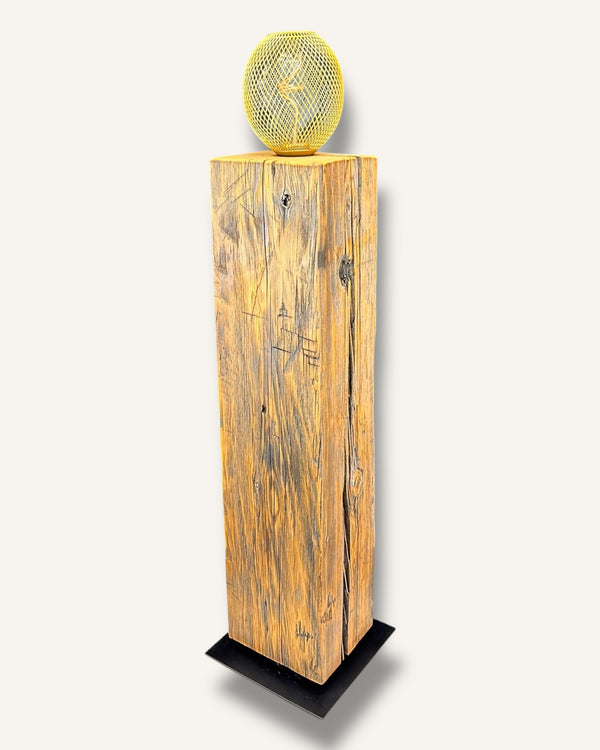 Dekorative Unikat- Tischleuchte, Altholzbalken mit Ambiente-Glühbirne