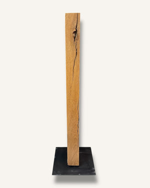 Elegante Tischleuchte aus Holz und Edelstahl mit indirektem Licht