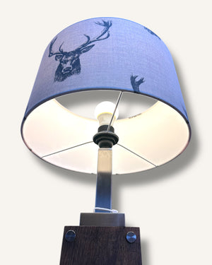 Stehlampe Altholz Eiche mit Hirschmotiv & Ambiente LED