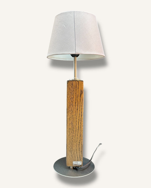 Tischlampe aus Altholz Eiche, Lampenschirm grau, rund, konisch