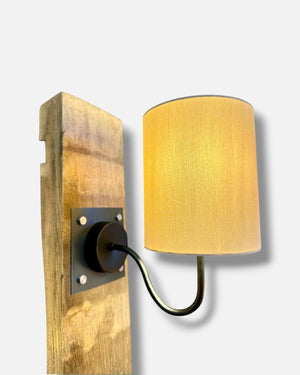 Stehleuchte aus alter Weinfassdaube mit LED und zwei Lampenschirmen