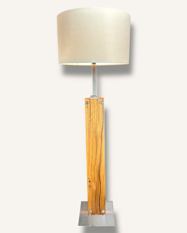 Stehlampe aus Altholz Eiche mit LED dimmbar
