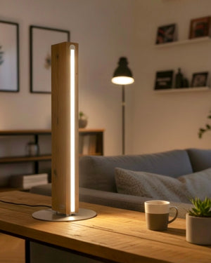 Tischleuchte aus Altholz Eiche mit indirektem LED-Licht