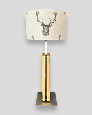 Alpen Chic Tischlampe aus Eichenholz für Wohnzimmer oder Ferienwohnung