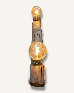 Unikat Tischlampe aus alten Eichenbalken mit dekorativer Glühbirne