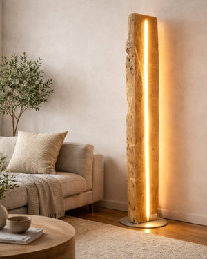Handgefertigte Stehleuchte aus 100-jährigem Eichenbalken – Design-Unikat mit warmem LED-Ambiente