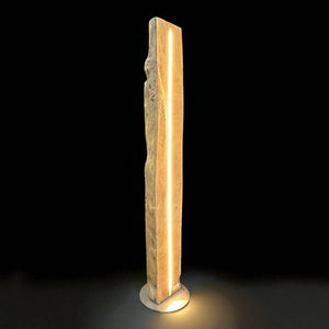Handgefertigte Stehleuchte aus 100-jährigem Eichenbalken – Design-Unikat mit warmem LED-Ambiente