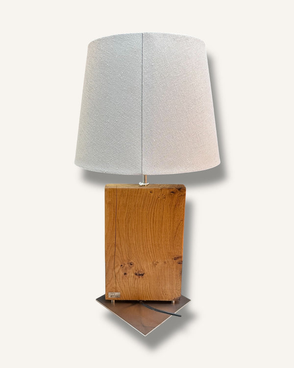 Tischlampe aus Altholz Eiche, Lampenschirm grau, rund, konisch