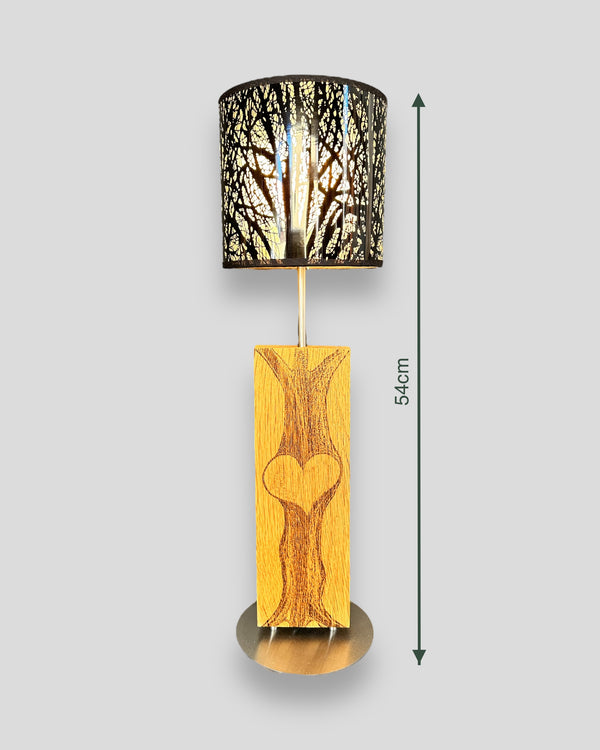 Tischlampe Eichenholz Gravur Lampenschirm baumpotik