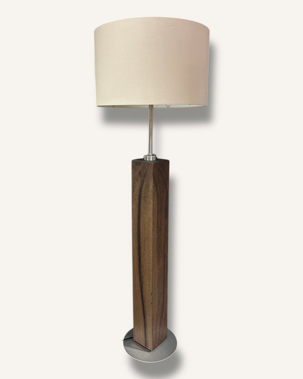 Stehlampe aus Altholz Eiche mit rundem Lampenschirm