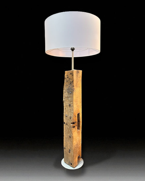 Stehlampe stehleuchte altholz eichenbalken eichenholz lampenschirm