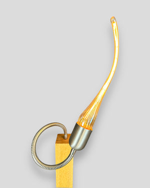 Stilvolle Tischlampe mit E27-Glühbirne und natürlichem Holzcharakter