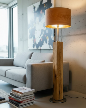 Stehlampe aus Altholz Eiche, Lampenschirm Echtholz Furnier Birke