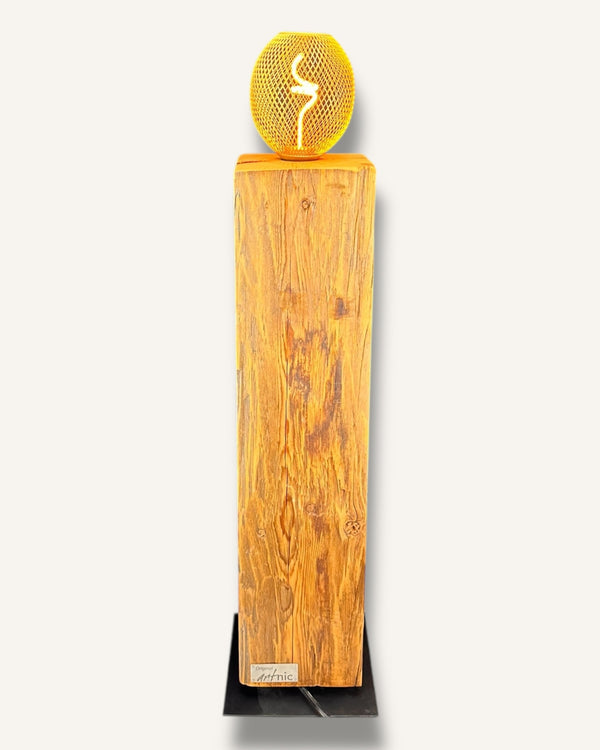 Dekorative Unikat- Tischleuchte, Altholzbalken mit Ambiente-Glühbirne