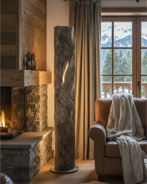 Handgefertigte Stehleuchte aus 100-jährigem Eichenbalken – Design-Unikat mit warmem LED-Ambiente