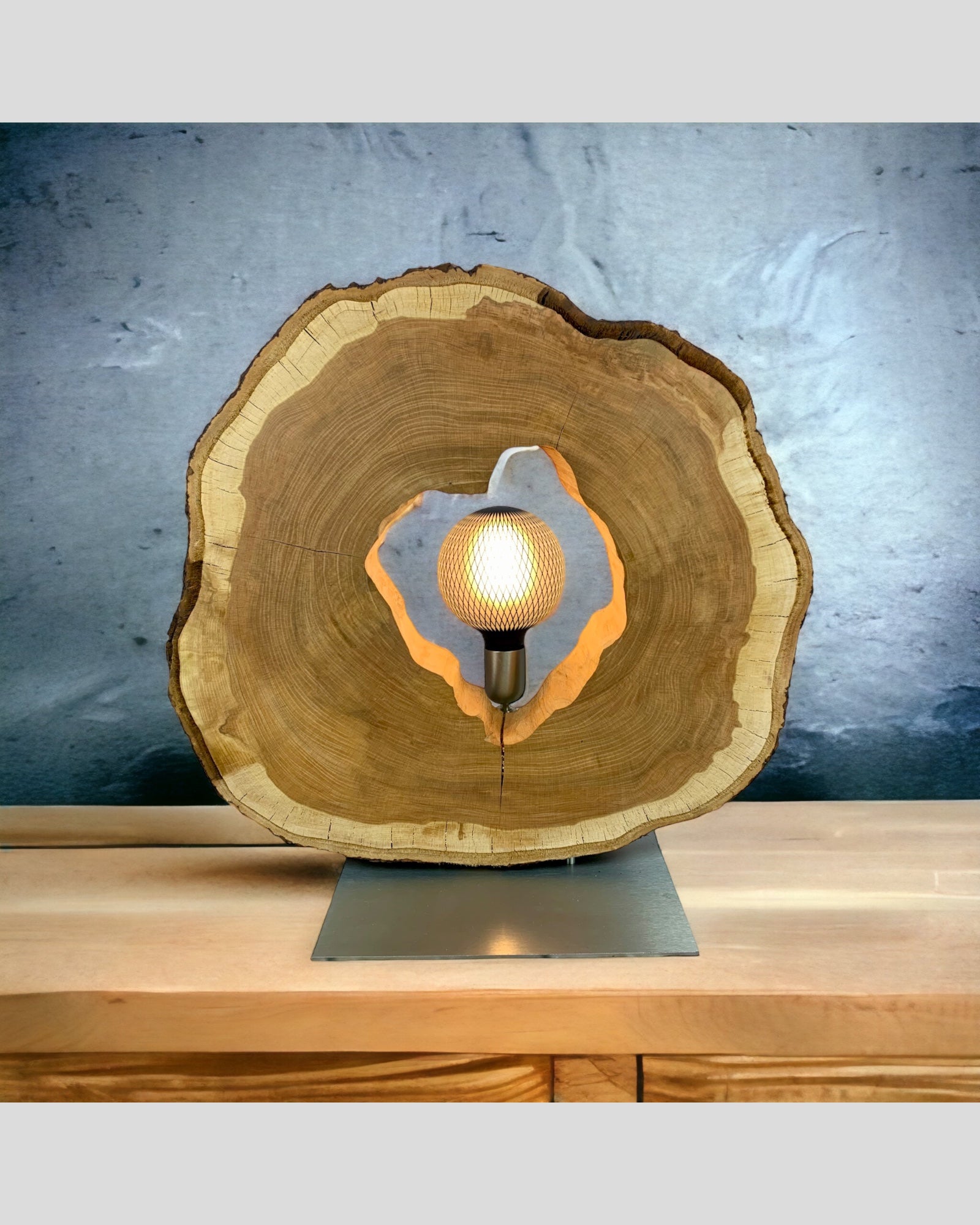 mit Unikat-Tischleuchte Kirschbaum – aus Glühbirne LED Aussergewöhnliche Artnic Manufaktur